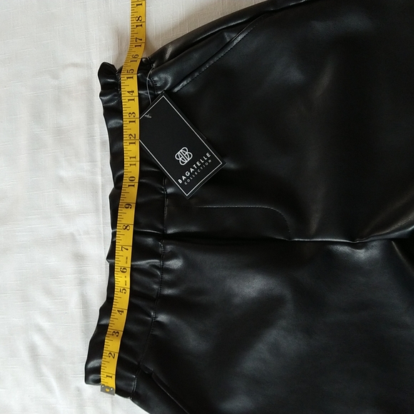 Black faux leather shorts paper bag size medium - Picture 8 of 16